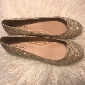 Gold glitter flats!✨